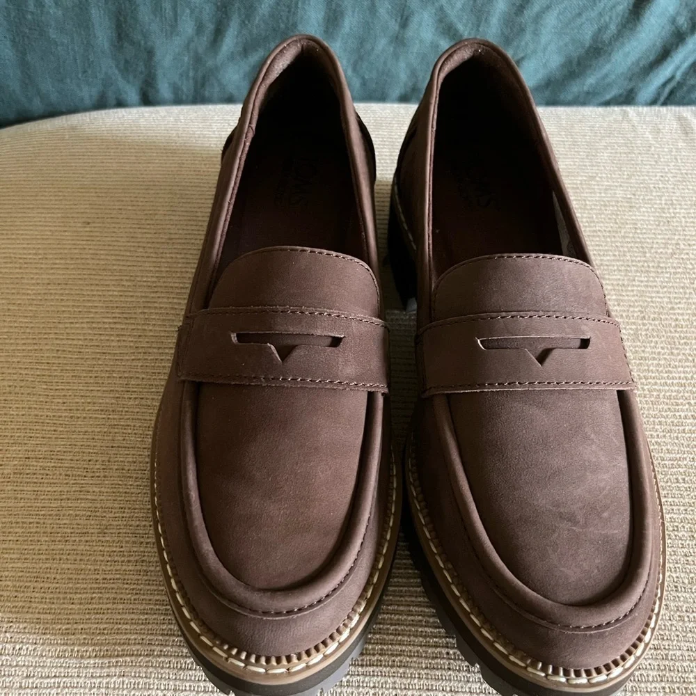 Toms NWOT Women's Brown Suede Loafers - Picture 2 of 7